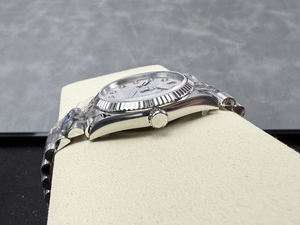 Recomendación Sincera: Platino y Acero Inoxidable Combinados en una Perfecta Armonía. Reloj Mecánico de Alta Calidad - Product Image 3