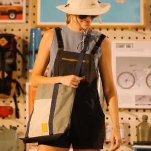 Sac fourre-tout essentiel en nylon recyclé, léger et compact, avec bandoulière, idéal pour le quotidien – Meilleure vente - Product Image 6