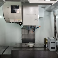 Centre d'usinage vertical en métal à trois et quatre axes avec fonctionnement à haute vitesse, système de contrôle FANUC pour fraiseuse CNC