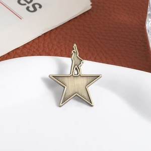 Bonito Pin Esmaltado con Logotipo de Estrella Dorada de Hamilton, Broche Metálico Retro Vintage de <span class=keywords><strong>Teatro</strong></span> Musical, Insignia para Solapa de Mochila, Joyería de Moda para Año Nuevo - Product Image 4