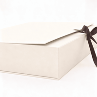 Boîte en papier rigide personnalisée en carton avec logo imprimé non ferreux de haute qualité Boîte d'emballage cadeau beige avec ruban pour cadeaux de qualité supérieure