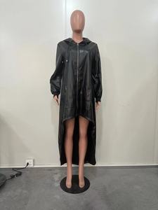 Abrigo tipo capa de moda para mujer, de PU engrosado, con capucha y cordón, corto por delante y largo por detrás - Product Image 3