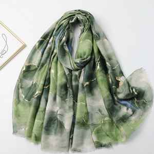 Nouveaux foulards hijab en tissu métallisé doré à imprimé tie-dye de haute qualité, bordure déchirée, foulard hijab imprimé pour femmes musulmanes - Product Image 3
