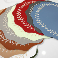 Set de table rond en cuir brodé motif feuille, bord festonné, imperméable, vente en gros