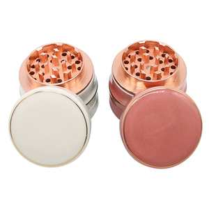 Molinillo de hierbas personalizado con logo, 4 capas, impresión UV, aleación de aluminio, imán metálico, para tabaco y hierbas. - Product Image 4