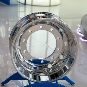 Jantes forgées en alliage de camion poli de 17.5 pouces - Product Image 1