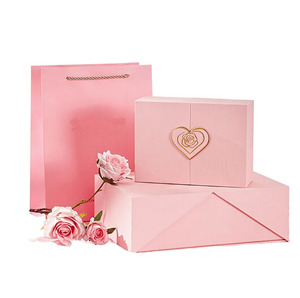 Scatola Regalo Rigida in Cartone con Chiusura Magnetica Personalizzata per Parrucche e Cosmetici, Realizzata con Materiali Ecologici e Design del Logo Personalizzato - Product Image 1