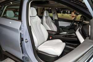 Geely Binyue <span class=keywords><strong>L</strong></span> Nuova <span class=keywords><strong>Auto</strong></span> 2025 Coolray SUV Benzina Top di Gamma 5 Posti Trazione Anteriore Nuova <span class=keywords><strong>Auto</strong></span> - Product Image 5