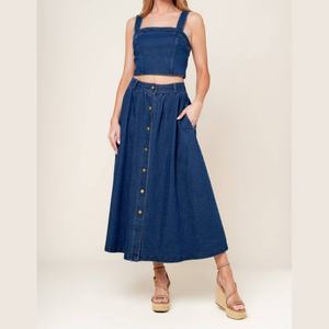 Ensemble deux pièces en jean pour femme : crop top et jupe midi en denim personnalisables – Collection été très prisée - Product Image 1
