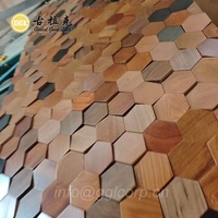 Carreaux de mosaïque en bois de modèle 3D de forme d'hexagone