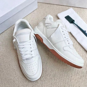 Baskets décontractées blanches de créateur pour hommes et femmes, baskets basses en toile tendance avec coutures en flèche et lacets - Product Image 1