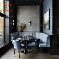 Meubles de café de luxe, chaises en velours bleu avec table ronde en bois, pieds en bois et banquette de café-restaurant bleue