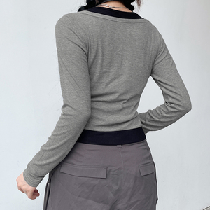 Camiseta de manga larga acanalada para mujer, camiseta con botones en la parte delantera y hombros descubiertos, estilo coreano para uso diario - Product Image 4