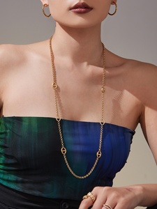 Collier de luxe léger Super Flash Pig Nose Niche Chaîne de chandail empilable pour femmes tempérament à la mode - Product Image 4