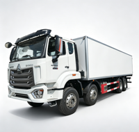 Camion de fret SINOTRUK HOWO 8x4 à caisse fermée multi-compartiments avec 5 portes latérales pour la logistique de distribution multi-points