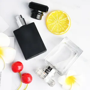 Botol parfum kaca kosong persegi 30ml 50ml botol kaca persegi buram hitam dengan pompa multiwarna tutup bening tersedia