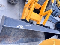 Chargeuse-pelleteuse JCB 4CX d'occasion, 4x4, roues égales, machine de terrassement robuste