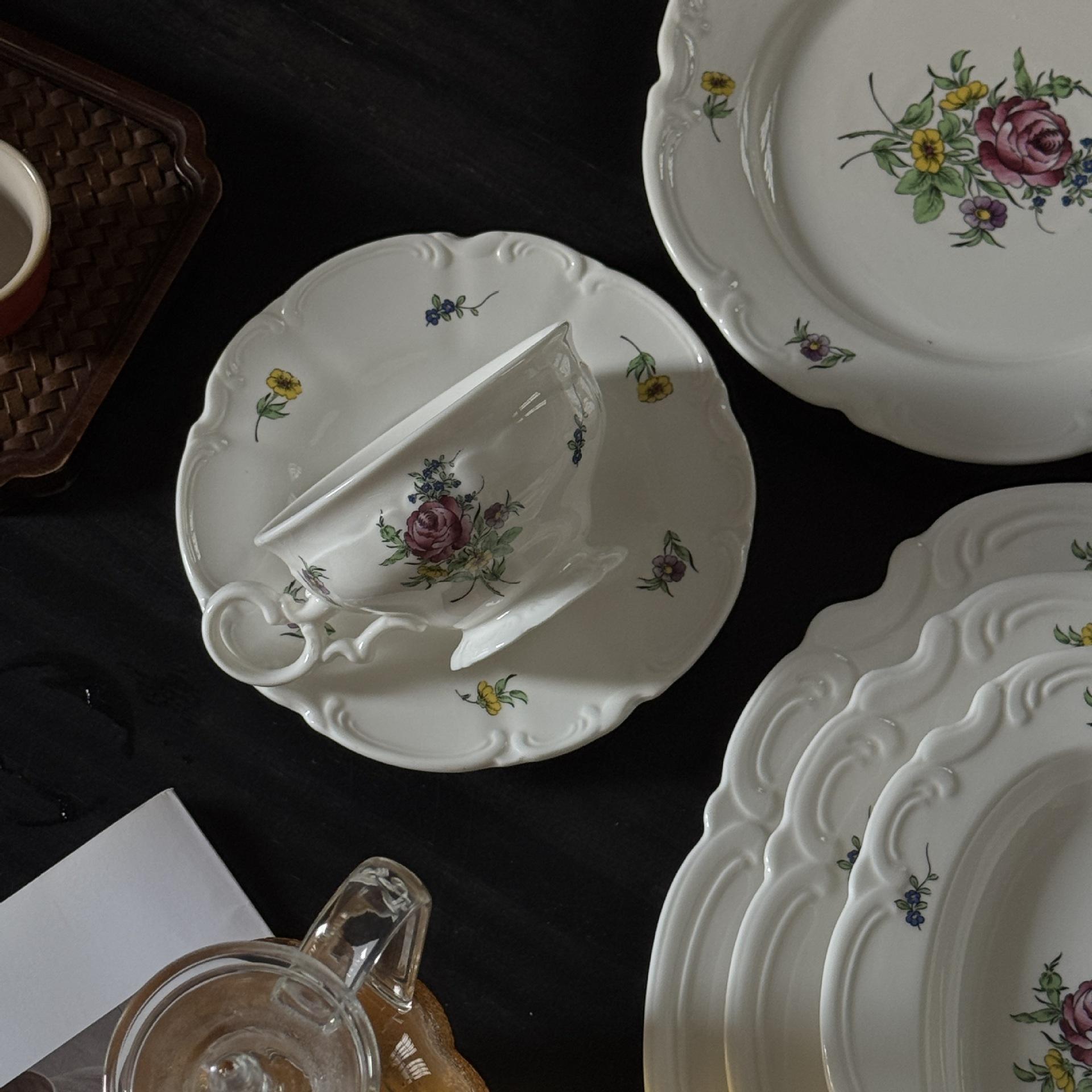 Flower dance cups and plates