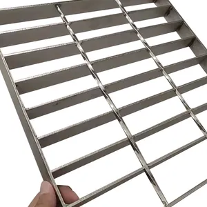 Özel yapılmış çelik ızgara drenaj kapağı tırtıklı Metal geçit sıcak daldırma galvanizli geçit ağır çelik ızgara