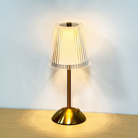 Lampes de table LED sans fil rechargeables de luxe au design nordique moderne avec contrôle tactile doré et 3 températures de couleur, pour bar