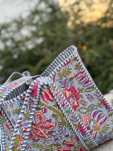 Bolso tote acolchado de algodón con estampado floral, hecho a mano, para viajes, compras, bolso de hombro para mujer - Product Image 3