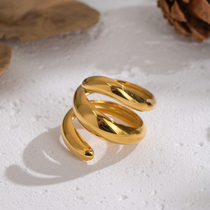 Anello YF8314 con Linea Rotante Aperta, <span class=keywords><strong>Personalità</strong></span> Unica, Placcato in Oro 18K, Impermeabile e Resistente allo Sbiadimento, in Acciaio Inossidabile - Product Image 2