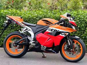 Motocyclettes d'occasion Honda1 CBR600RR |   Suspension réglable HMAS |   Réservoir de carburant de 15 L pour vélo longue portée - Product Image 3