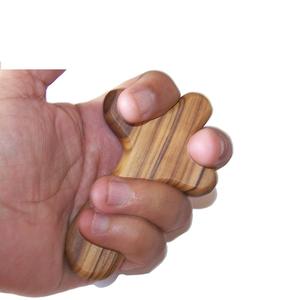Bolsillo Religioso Pequeño Comodidad Sosteniendo Cruz de Madera de Olivo Perfectamente EN LA Palma de Su Mano - Product Image 5