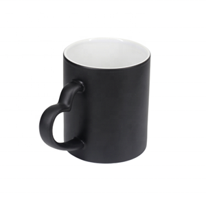 Tazza da caffè magica a forma di cuore con rivestimento spray automatico per sublimazione, 11oz, cambia colore, effetto opaco. - Product Image 1