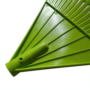 Râteau à feuilles en plastique vert <span class=keywords><strong>de</strong></span> haute qualité Yapu avec manche en bois 40x54cm 22 dents - Product Image 5