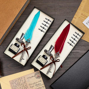 Ensemble de stylos à plume en plumes d'oie de couleur unie avec base gravée et pointes en acier inoxydable - Cadeau créatif pour mariage, remise de diplôme - Product Image 2