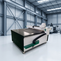Système de découpe CNC à couteau oscillant pour formes et motifs complexes en mousse, table de découpe CNC vibrante à couteau oscillant
