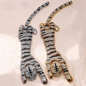 Lateefah nueva llegada Unisex Vintage broche Pin joyería aleación Tigre diseño diamante broche - Product Image 3