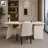 Bureau de direction minimaliste italien blanc crème avec finition aux coins arrondis et armoire intégrée pour espace de travail commercial