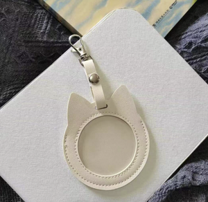 พวงกุญแจจี้การ์ตูน<span class=keywords><strong>อนิ</strong></span><span class=keywords><strong>เม</strong></span>ะสไตล์ญี่ปุ่นป้ายโปร่งแสงป้ายขนาดเล็ก<span class=keywords><strong>หนัง</strong></span> PU ที่เก็บของสะสมที่มีเสน่ห์ - Product Image 6