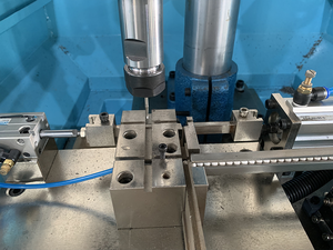 Machine de perçage et de taraudage automatique multidirectionnelle de qualité supérieure avec table coulissante pour la manipulation du cuivre et du gaz - Product Image 4