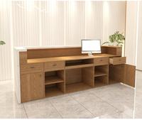 Bureau d'accueil en bois de style naturel simple et personnalisé pour salon de beauté ou bureau