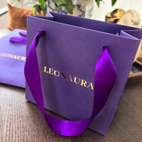 Sac cadeau en papier de luxe avec logo personnalisé et poignées en ruban, emballage haut de gamme pour vêtements et bijoux