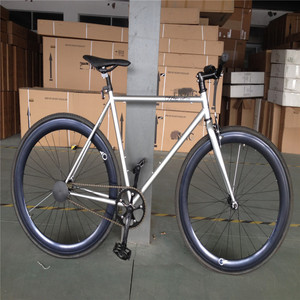 Argento personalizzabile singola velocità ciclo <span class=keywords><strong>da</strong></span> <span class=keywords><strong>corsa</strong></span> Fixie <span class=keywords><strong>bici</strong></span> 700c a scatto fisso OEM bicicletta <span class=keywords><strong>da</strong></span> te con materiale forcella in acciaio - Product Image 1