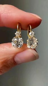 Boucles d'oreilles clous en diamant de laboratoire taille coussin 2 carats, certifiées IGI, pureté VS1, en or blanc 14K, plaqué or pour mariage - Product Image 5