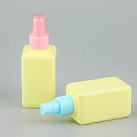 Bouteille pulvérisateur carrée vide rechargeable en PETG plastique couleur personnalisée 150 ml pour toner, eau et brume fine – Idéale pour les soins de la peau