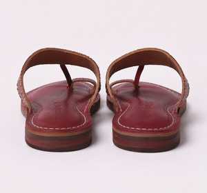 Sandales Kolhapuri en cuir véritable bordeaux et beige pour femmes, fabriquées à la main, avec anneau d'orteil, chaussures ethniques plates, vente en gros - Product Image 3