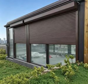 <span class=keywords><strong>Porte</strong></span> de <span class=keywords><strong>garage</strong></span> à enroulement <span class=keywords><strong>motorisée</strong></span> en acier inoxydable moderne au <span class=keywords><strong>prix</strong></span> d'usine avec surface finie pour usage industriel - Product Image 4