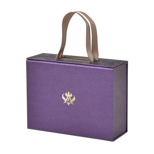 Caja de Regalo Magnética Personalizada de Lujo en Color Morado, Tipo Mini Maleta, para Joyería y Perfume - Product Image 4