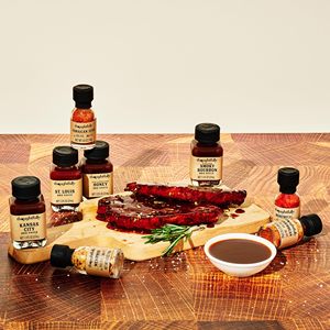 Coffret <span class=keywords><strong>Cadeau</strong></span> BBQ 70e Anniversaire – 6 Assaisonnements Secs, 4 Sauces, <span class=keywords><strong>Carte</strong></span> de Recettes – Kit de Grillades Gourmand – <span class=keywords><strong>Cadeau</strong></span> d'Anniversaire Amusant pour - Product Image 5
