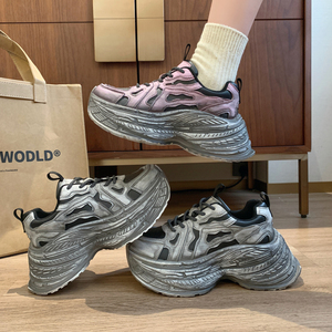 Dropshipping Logo personnalisé 2024 Nouveau style de baskets décontractées épaisses lumineuses pour femmes Chaussures de marche style de créateur de mode - Product Image 5
