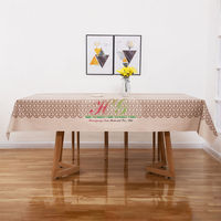 Nappe carrée décorative en PVC imprimée de roses, sans droits de douane, résistante à l'huile et à l'eau, jetable, moderne et polyvalente pour les fêtes