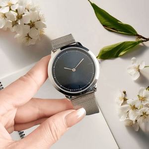 Montre à quartz pour homme avec boîtier en alliage d'acier inoxydable de 40 mm, bracelet en silicone de 20 mm, cadran en verre au design de dessin animé, style professionnel - Product Image 2