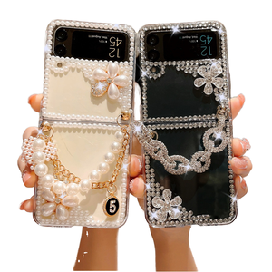 เคสโทรศัพท์พับได้สุดหรู ดีไซน์ดอกไม้ประดับมุก พร้อมสายคล้องโซ่ สำหรับรุ่น iPhone Flip - Product Image 1