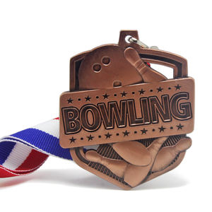 Vente en gros <span class=keywords><strong>de</strong></span> nouveaux modèles <span class=keywords><strong>de</strong></span> médailles et trophées en alliage 3D en forme <span class=keywords><strong>de</strong></span> boule <span class=keywords><strong>de</strong></span> bowling, cadeaux pour réunions sportives, logo personnalisé, médailles <span class=keywords><strong>de</strong></span> bowling - Product Image 3